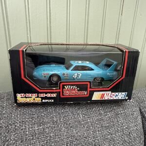 NIB RACING CHAMPIONS 1:43 DIE-CAST 1970 PLYMOUTH SUPER BIRD RICHARD PETTY #43